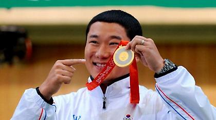 «Πιστολέρο» οι Ασιάτες