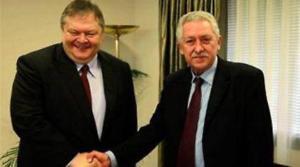 Προς ενιαία παράταξη ΠΑΣΟΚ και ΔΗΜΑΡ