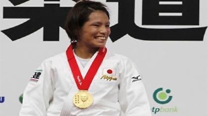 Στην κορυφή η Ματσουμότο