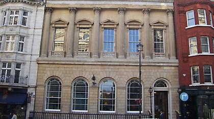 «Αλόγιστες σπατάλες από τους Έλληνες»