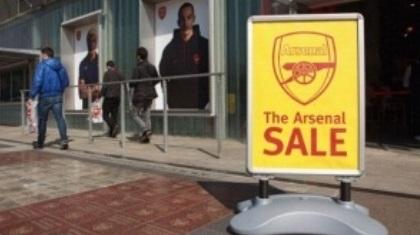 Συνεχίζεται ο εμφύλιος στην Άρσεναλ