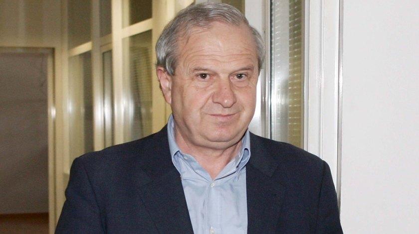 Τόσο κοντά, όσο και μακριά