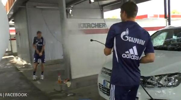 Ο χειρότερος… πλένει (video)