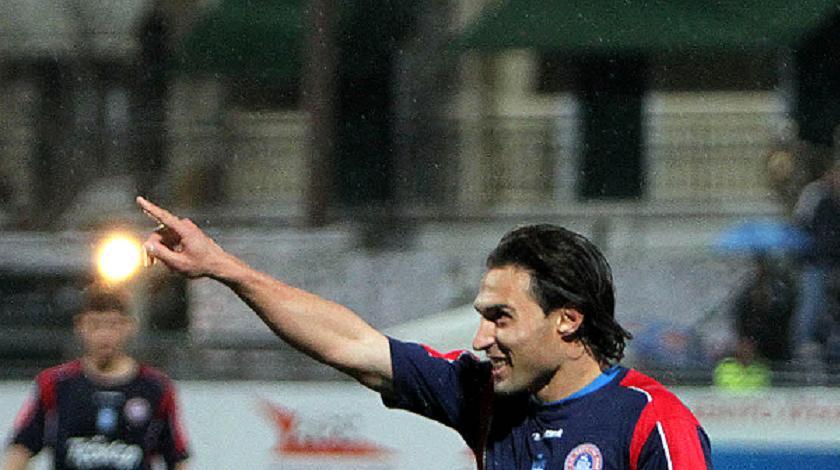 Εκτός Νάστος, Αγρίτης