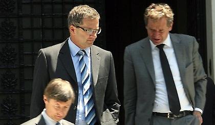 Νέες μειώσεις σε μισθούς-συντάξεις και εφεδρεία