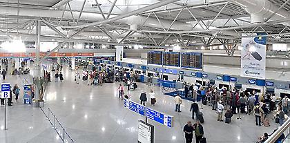 Περιορίστηκε η μείωση των αφίξεων στα ελληνικά αεροδρόμια