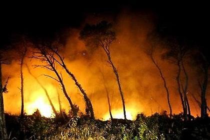 Μαίνεται η φωτιά στο Άγιο Όρος