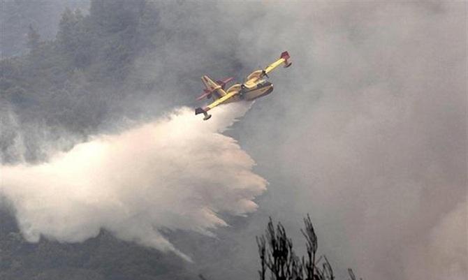 Μάχη με τις φλόγες για πέμπτη ημέρα στο Άγιο Όρος
