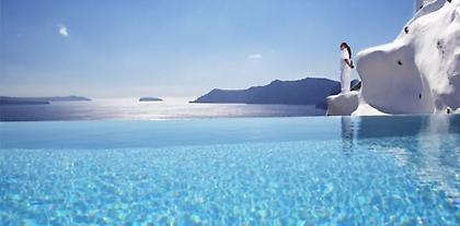 10 κορυφαία ξενοδοχεία με εντυπωσιακές πισίνες - το πρώτο στη Σαντορίνη