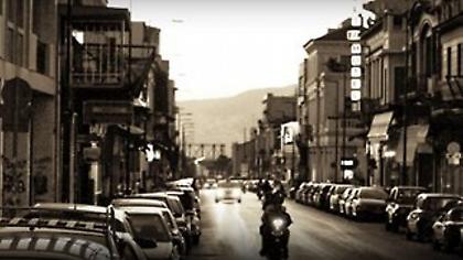 Στην ύφεση βυθίζεται η ελληνική οικονομία