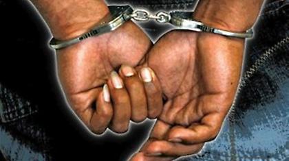 Χειροπέδες σε εφτά αλλοδαπούς για πλαστά διαβατήρια