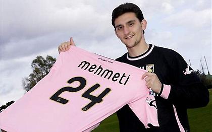 Κοντά σε διπλό «χτύπημα»