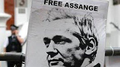 Πολιτικό άσυλο στον Ασάνζ από τον Ισημερινό