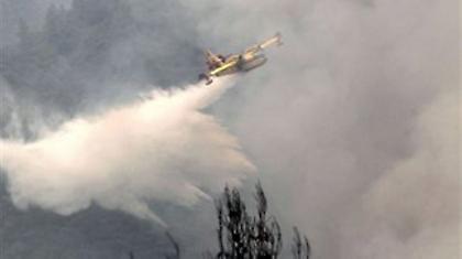 Με αμείωτη ένταση συνεχίζει να καίει η φωτιά στη Χίο