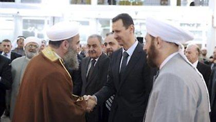 Η πρώτη δημόσια εμφάνιση του Άσαντ από τον Ιούλιο