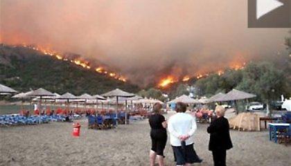 Μαίνεται για τρίτη ημέρα η πυρκαγιά στη Χίο