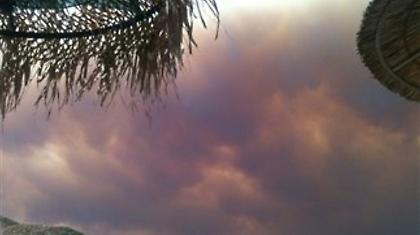 Παραδομένη στις φλόγες παραμένει η Χίος