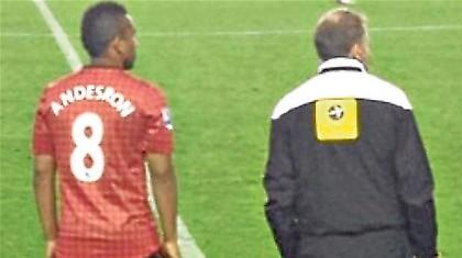 Ο δαίμων του… ραφείου ξαναχτυπά! (pics)