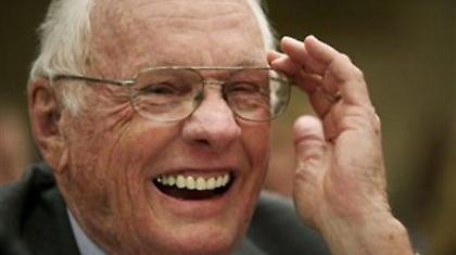 Πέθανε ο πρώτος άνθρωπος που πάτησε στο φεγγάρι