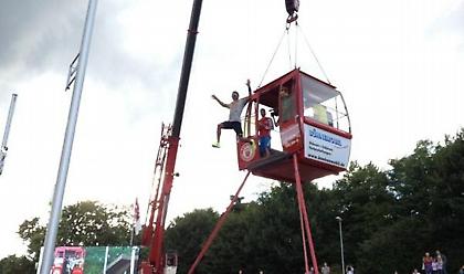 Τους πέταξαν στο στρώμα!