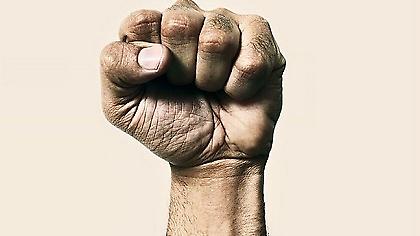 Του έστησαν ενέδρα και τον έστειλαν στο νοσοκομείο