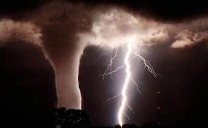 Μεγάλος τυφώνας πλησιάζει την Λουιζιάνα(vid)