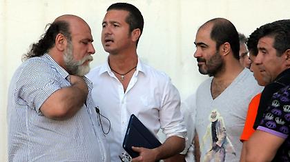 Πλήρωσε και περιμένει