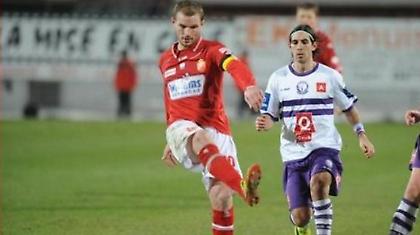 Ο ένας κερνούσε και ο άλλος έπινε