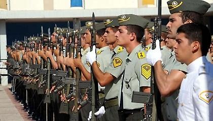 Σε εκκρεμότητα ειδικά μισθολόγια και περικοπές στα δώρα