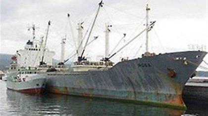 Φωτιά σε φορτηγό πλοίο στη Σκιάθο