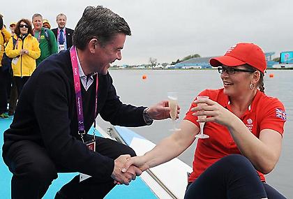 Τράβηξε κουπί η υπουργός