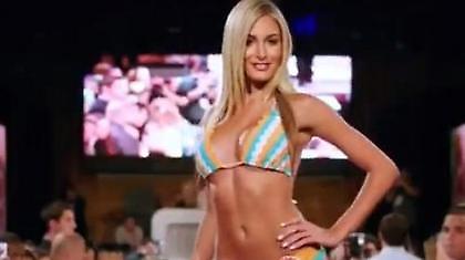 Τσιρλίντερ διαφημίζουν το ημερολόγιό τους