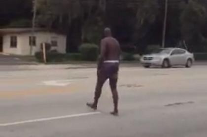 Σαραντάρισε και δεν σοβαρεύτηκε (video)