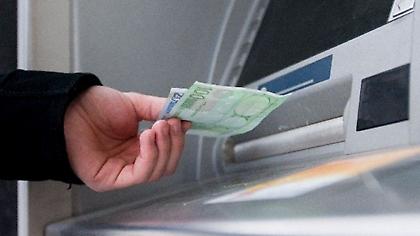 Βιντεοσκοπούσαν πελάτες που έκαναν ανάληψη από ΑΤΜ