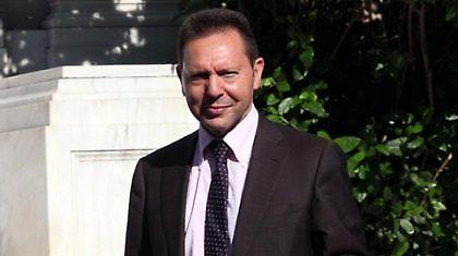 Σε εξέλιξη η συνάντηση Στουρνάρα-τρόικας