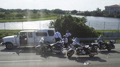 Φορτηγάκι «πάτησε» αστυνομικό στη Φλόριντα