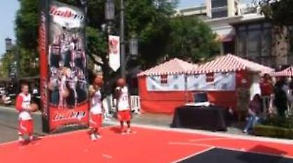 Κάρφωσε πάνω από την Μενούνος