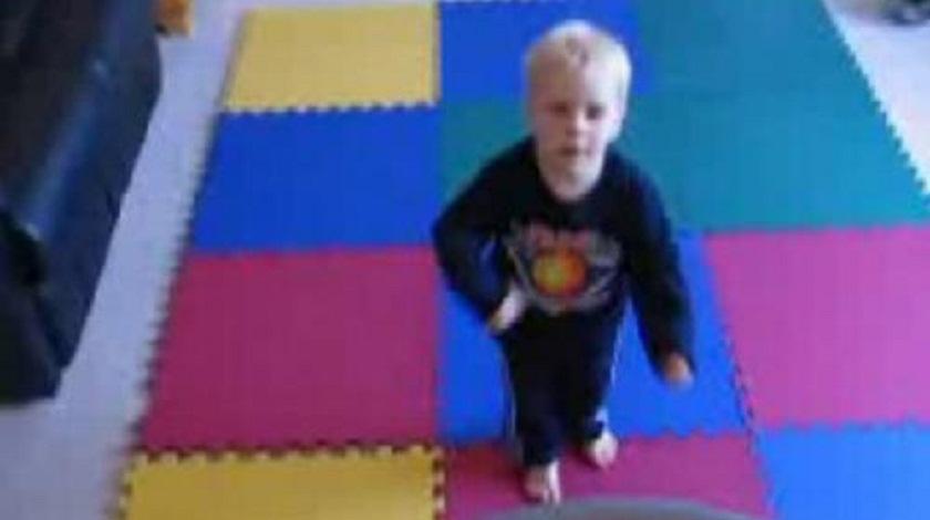 Ο καλύτερος μπασκετμπολίστας δυο ετών (video)