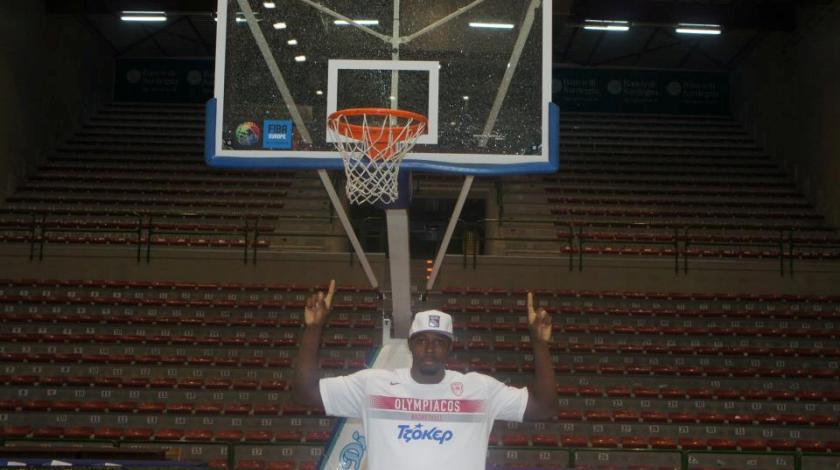 Του αρέσει να τα… σπάει