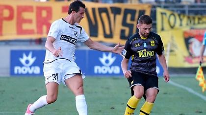 Δύο μέσα, ένας έξω