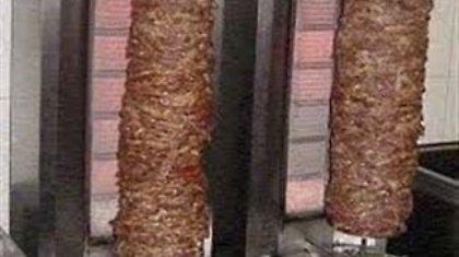 Ρομά άρπαξαν τον γύρο για τα σουβλάκια!