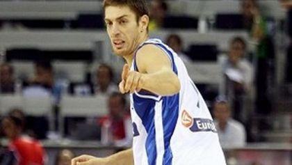 Υπογράφει ο Πελεκάνος