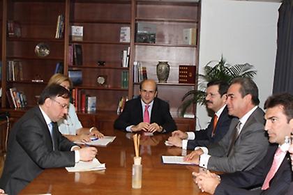 Ολοι ενωμένοι ξεπεράσαμε την κρίση, λένε οι Τούρκοι - η Ελλάδα μπορεί...