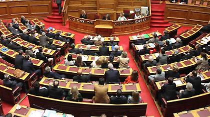 Τριάντα δύο πολιτικοί ελέγχονται για πλουτισμό και φοροδιαφυγή