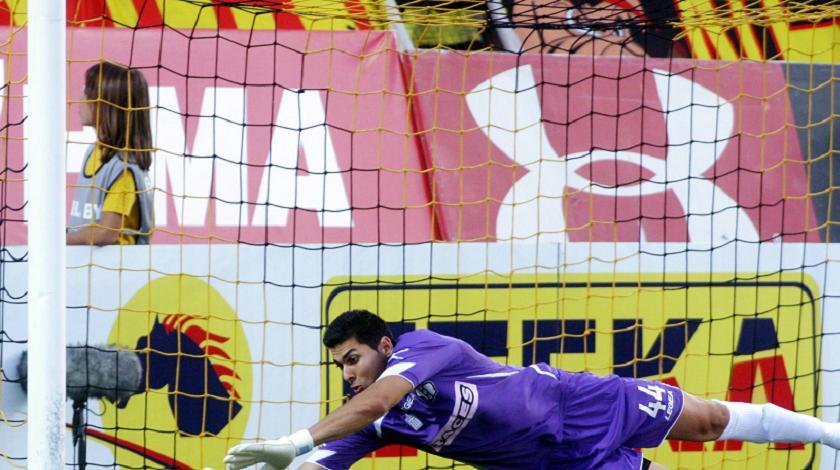 Ένας μέσα, ένας έξω