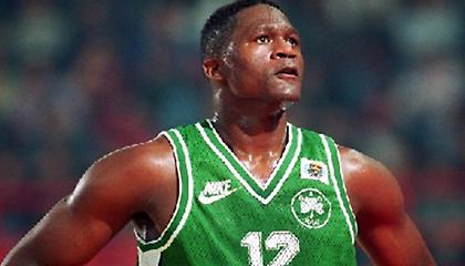 Όταν ο Ντομινίκ ντεμπούταρε με το «τριφύλλι» (video)