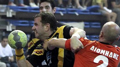 Ποιος; Ποιος; Ποιος, καλοί μου ποιος;