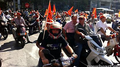 Σε εξέλιξη η μηχανοκίνητη πορεία στο κέντρο