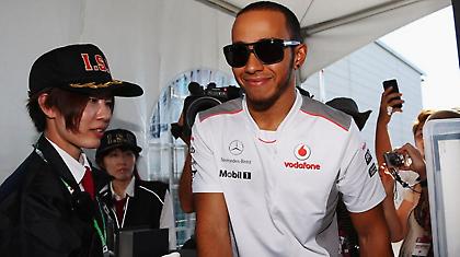 Χάμιλτον: «Δεν ρισκάρω πηγαίνοντας στη Mercedes»