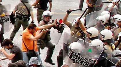 Στον εισαγγελέα οι συλληφθέντες στο υπουργείο Άμυνας